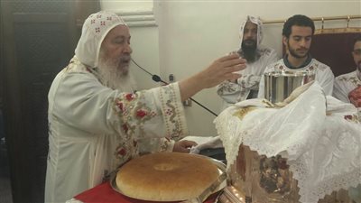 بالصور.. الأنبا شاروبيم يترأس قداس وداع مولد الشهيد مارجرجس