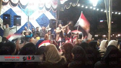 بالصور.. أهالي دمياط يحتفلون بالدستور