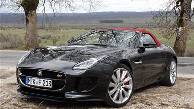 بالصور .. «بورش» تدرس إصدار حديث لها بمعرض لوس أنجلوس