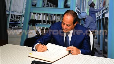 «السيسي» يستجيب لمواطن ويوافق على إنشاء كوبري بتكلفة 5 ملايين جنيه