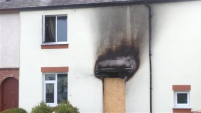 بالصور.. نجاة أسرة سورية من استهداف منزلهم بقنبلة في ليفربول