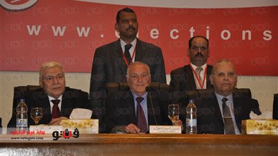 نشطاء يسخرون من 