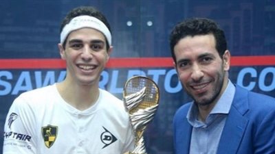 أبو تريكة يهنئ علي فرج بعد فوزه بلقب «قطر كلاسيك» للإسكواش