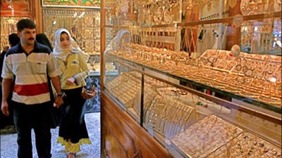 اقبال ضعيف على شراء الذهب لانشغال العملاء بالحراك السياسي