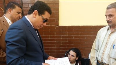 محافظ الشرقية يخاطب «الوزراء» لتوفير فرصة عمل لمواطن مريض