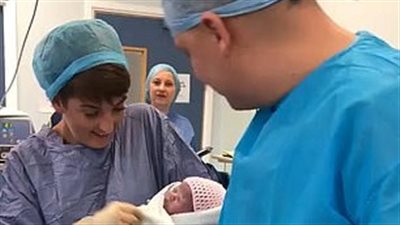 طلب زواج لأم عقب ولادتها بثوان (صور)