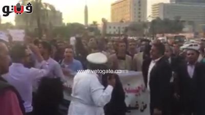 بالفيديو.. حملة الماجستير يهتفون بـ«التحرير»: «مش هنمشي»