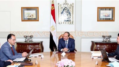كواليس لقاء السيسي بوزراء الإسكان والزراعة والري.. الرئيس يوجه بإنشاء مشروعات تنموية شاملة وحفر الآبار.. مواجهة مخاطر السيول.. توفير الخدمات للمواطنين.. واستعراض المشروعات القومية