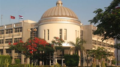 تحطيم واجهة البنك الأهلي فرع جامعة الفيوم