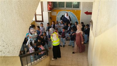 «أزمات الوزراء» يجري تدريبا على مواجهة الزلازل والحرائق بالمدارس