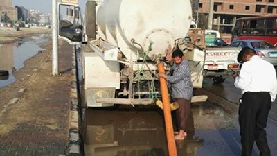 11 سيارة لشفط المياه الناتجة عن كسر ماسورة في أوسيم