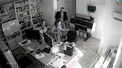 بالفيديو.. لحظة سرقة رجل لـ«لاب توب» من داخل شركة بالمغرب