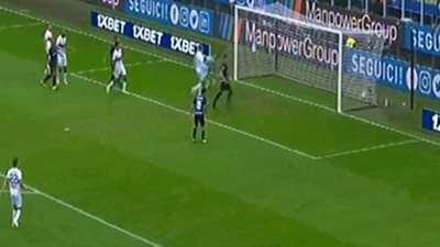 إنتر ميلان يتقدم على جنوى 2/ 0 في الشوط الأول (فيديو)