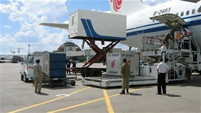 وفد الطيران الكندي يشيد بإجراءات التأمين بقرية البضائع بالمطار