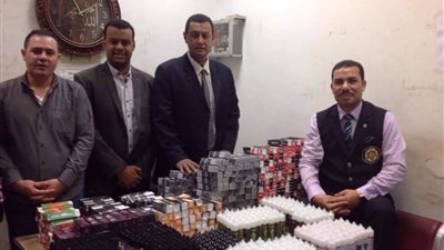 جمارك برج العرب تضبط تهريب مستلزمات الشيش الإلكترونية (صور)