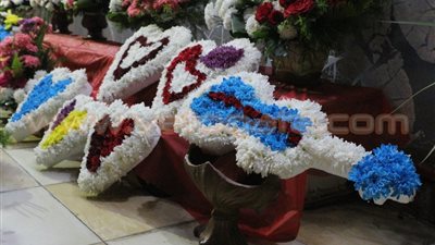 بالفيديو والصور.. «القلوب» و«الجيتار» أبرز أشكال بوكيهات الورود بـ«الفالنتين»