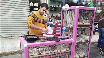 بالفيديو.. شارع فرنسا بالإسكندرية.. «يا دهب مين يشتريك»