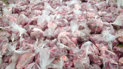 توزيع 4 أطنان لحوم من الدفعة الرابعة لصكوك الأضاحي بالجيزة