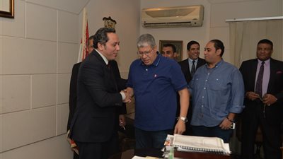 وفد اتحاد الكرة يعتذر لرئيس نادي الطيران