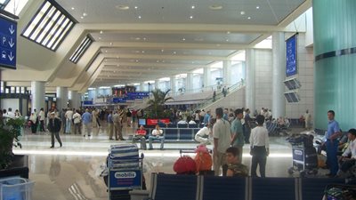 إضراب مفاجئ لطيارى الخطوط الجوية الجزائرية يعلق آلاف المسافرين بمطار 