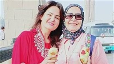 سما المصري توزع البطاطس بدلا من الورد في عيد الحب