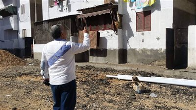 «ضواحي بورسعيد» يزيل السوق العشوائي بمنطقة فاطمة الزهراء (صور)