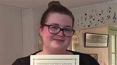 فتاة تفقد 60 كيلو جرام من وزنها لإنقاذ ركبتيها (صور)