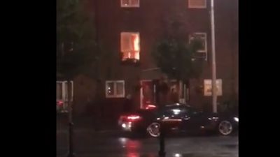 رجال إطفاء يقعون ضحية وهم بصري (فيديو)