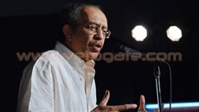 عصام السيد يقيم بروفات عرض 