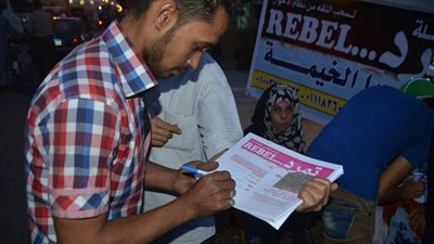 «تمرد» تجمع 18 ألف توقيع من شبرا الخيمة