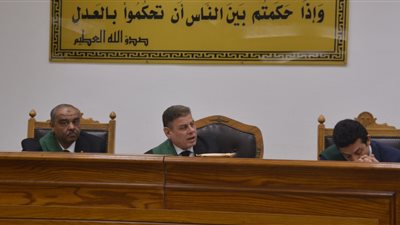 استعراض بريد للقاء بين عضو بالكونجرس ومرسي في «التخابر مع حماس»