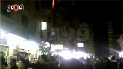 بالفيديو.. تجمع العشرات من أنصار الإرهابية بعزبة النخل