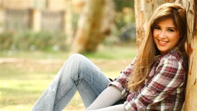 ياسمين عبدالعزيز تصل مطار القاهرة قادمة من فرنسا