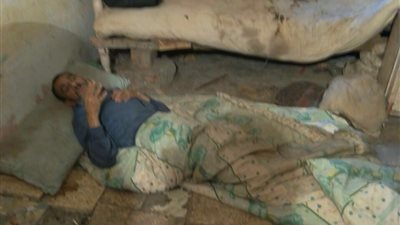 بالصور.. التضامن: التدخل السريع ينقذ رجلا مسنا يعاني من هجر أسرته