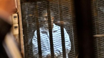 وصول قيادات الإخوان المحبوسين لجلسة محاكمتهم بـ