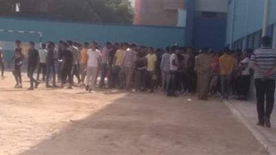 مشاهد امتحانات الشهادة الإعدادية.. لجان مؤمنة بالقاهرة للحفاظ على سلامة الطلاب.. تعقيم اللجان في أسيوط.. واستخدام كاشف الحرارة في الدقهلية