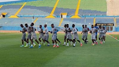 بعد إجراء مسحة كورونا.. مكالمة تليفون تعيد لاعبي بيراميدز للتدريبات