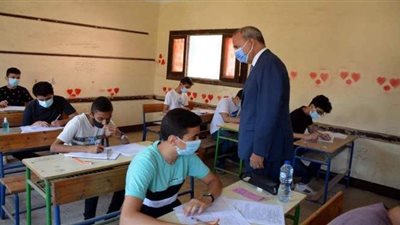 طلاب الإعدادية بالقليوبية يشتكون من سؤال القطعة في امتحان الإنجليزي