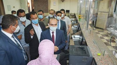 نائب محافظ سوهاج يتفقد سير العمل بالمركز التكنولوجي