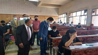 جامعة بنها تتابع امتحانات الفصل الدراسى الثانى بكلية التجارة