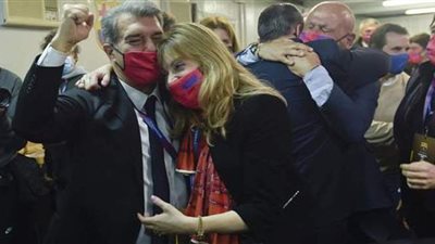 برشلونة يستعين بنجل الأسطورة يوهان كرويف في الإدارة الفنية