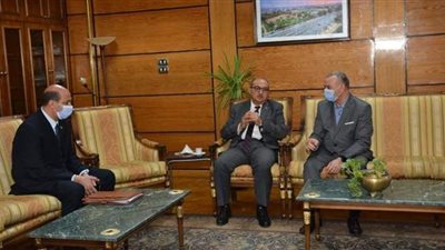 إنشاء عيادات للتأمين الصحي داخل مستشفيات جامعة أسيوط