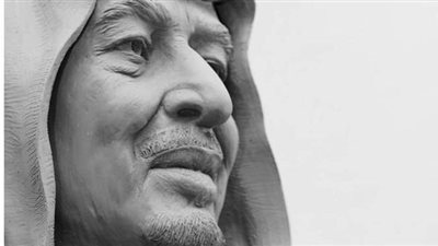 نحات منياوي يصنع تمثالا لـ «الملك سلمان» | صور