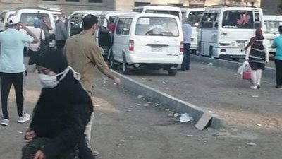 لتحقيق السيولة المرورية.. إزالة موقف سرفيس «مقار» بالدقي | صور