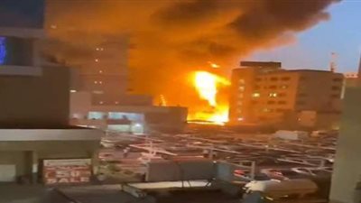 حريق ضخم في مجمع تجاري بالكويت | فيديو