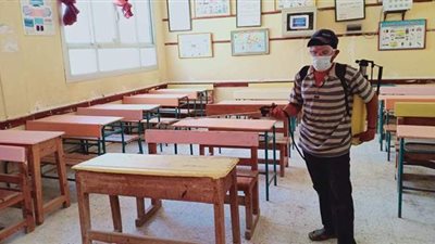 تطهير وتعقيم 353 لجنة بكفر الشيخ استعدادًا لامتحانات الشهادة الإعدادية | صور