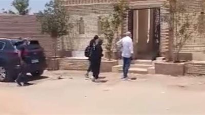 إيمي سمير غانم تزور والدها في ثاني جمعة له بعد وفاته | فيديو