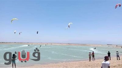 انطلاق مسابقة الكايت سيرفينج على شواطيء رأس سدر | فيديو وصور
