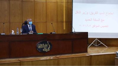 وزير النقل يكشف تفاصيل خطط تعيين مهندسين في وظيفة سائق قطار