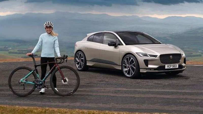 جاكوار I-PACE تفوز